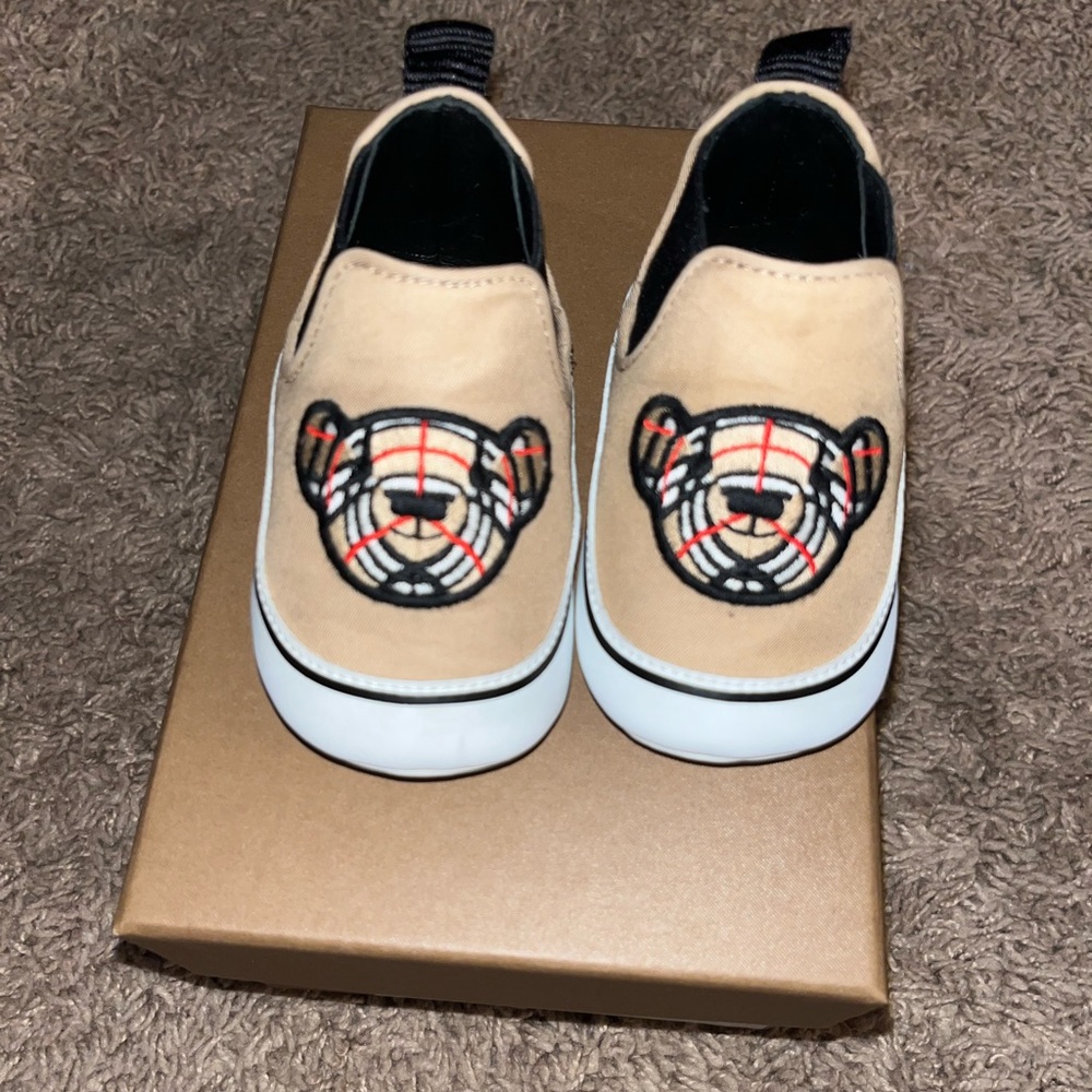Infant Burberry booties